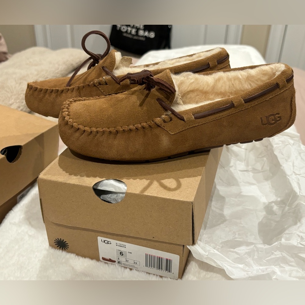 Ugg Dakota Moccasins